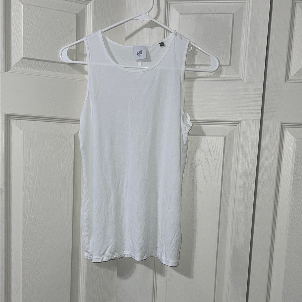 Cabi women's Classic White Tank Top.  CONT  N